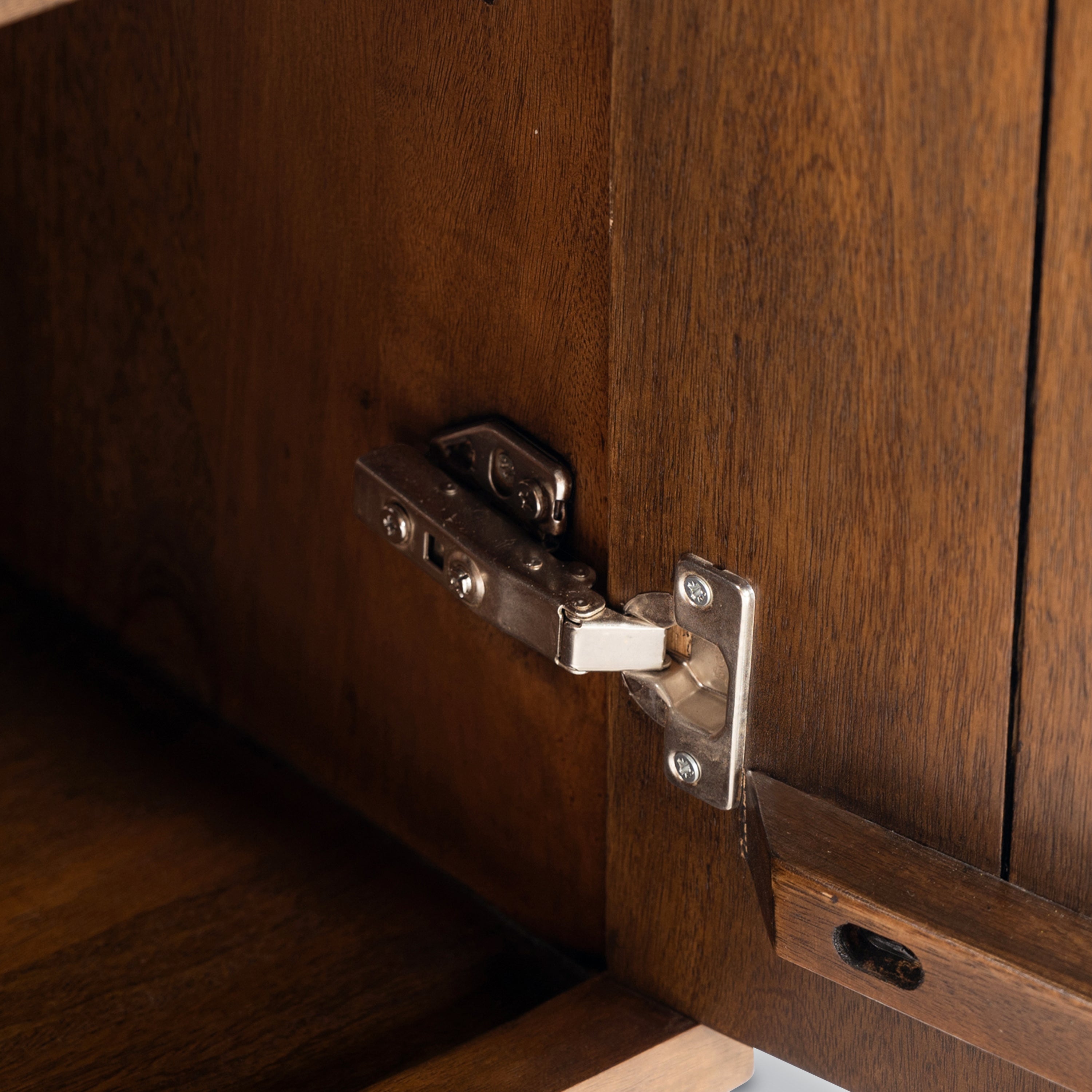 Modern English Walnut Walnut Wood Sideboard with Kiln-Dried Wood Frame