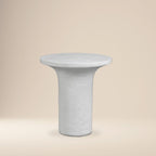Table d'appoint moderne en béton couleur ivoire avec construction résistante aux intempéries