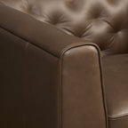 Fauteuil en cuir marron cacao moderne avec dossier capitonné