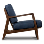Fauteuil moderne en cuir bleu nuit avec cadre en bois séché au four