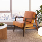Fauteuil lounge moderne en cuir couleur cognac avec structure en bois séché au four