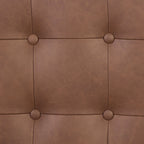 Fauteuil de salon moderne en cuir marron caramel avec dossier capitonné