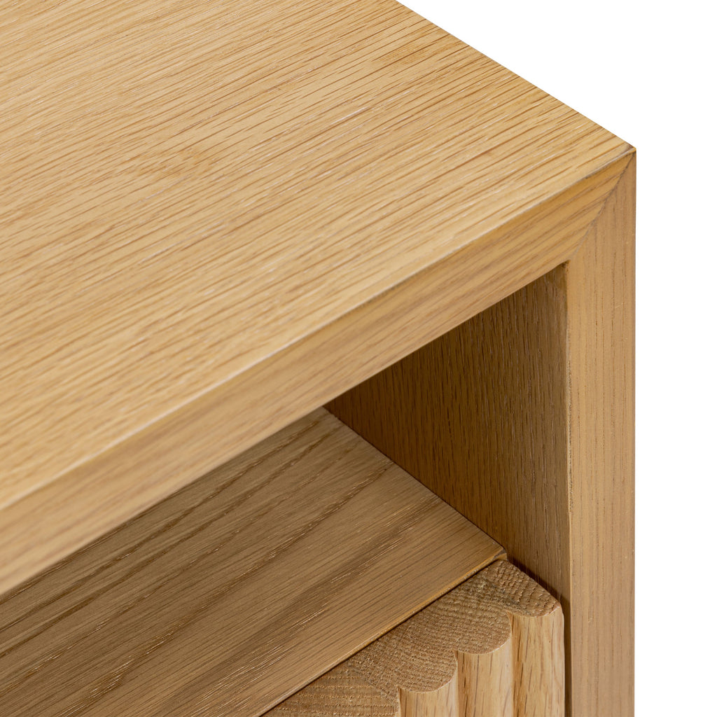 Modern Oak Oak Wood Nightstand with Solid Oak Frame for Bedroom