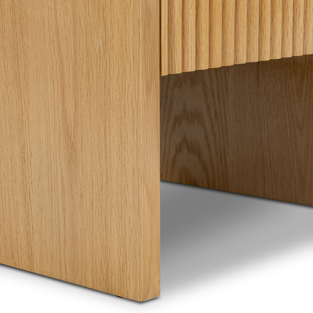 Modern Oak Oak Wood Nightstand with Solid Oak Frame for Bedroom