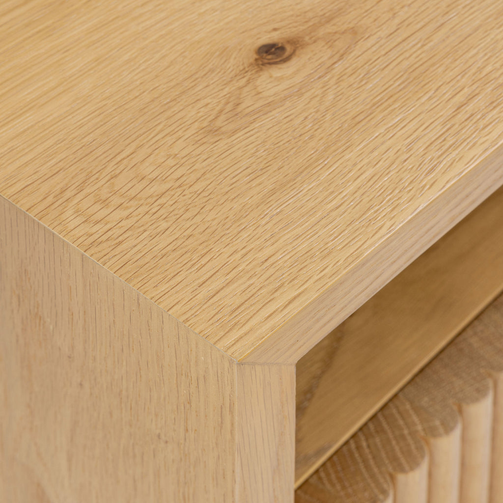 Modern Oak Oak Wood Nightstand with Solid Oak Frame for Bedroom