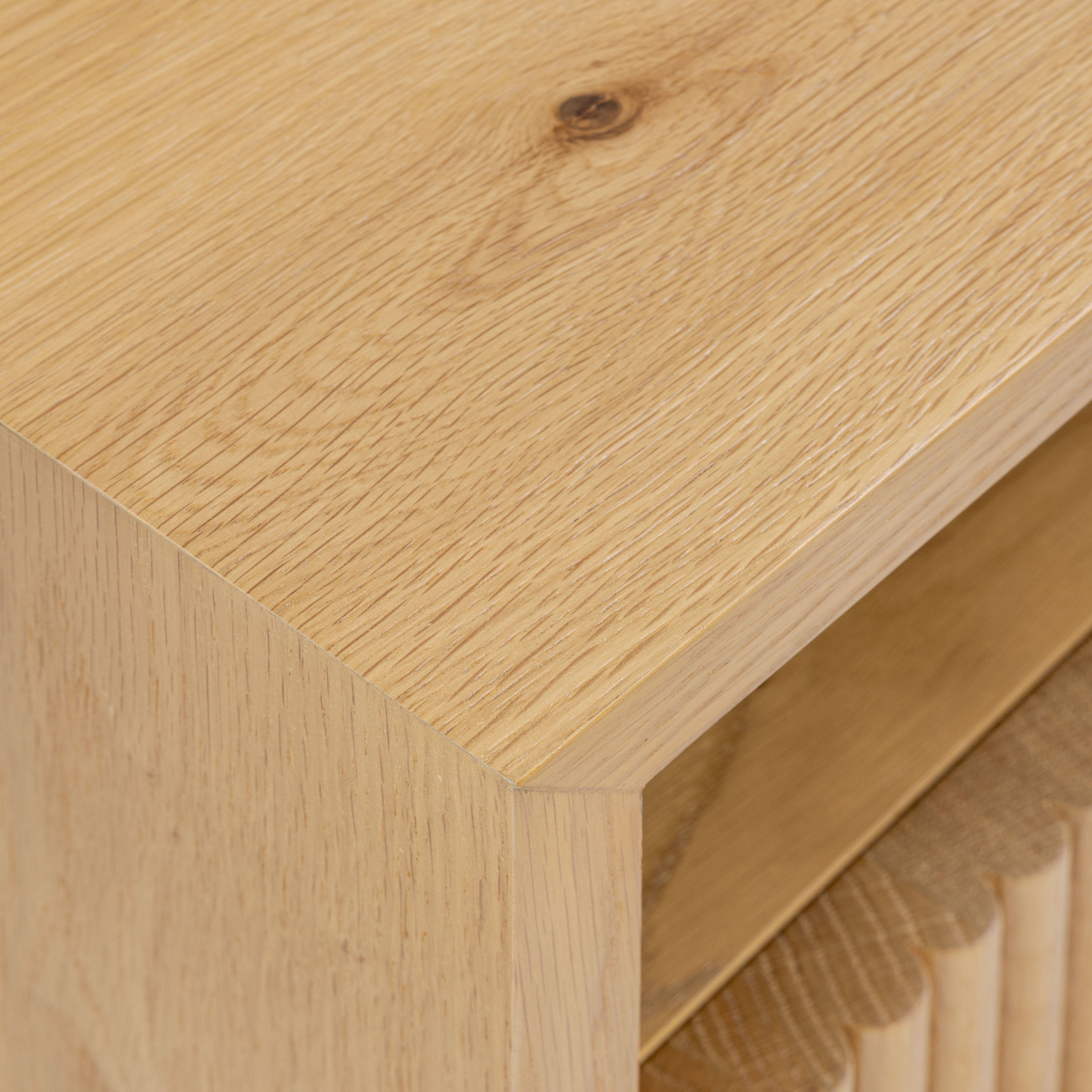 Modern Oak Oak Wood Nightstand with Solid Oak Frame for Bedroom