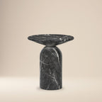 Table d'appoint moderne en marbre noir avec structure résistante aux intempéries