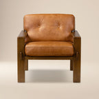 Fauteuil de salon moderne en cuir couleur cognac avec dossier capitonné