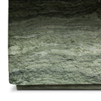 Table basse moderne en vert algue avec une structure résistante aux intempéries