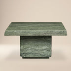 Table basse moderne en vert algue avec une structure résistante aux intempéries