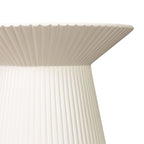 Table d'appoint moderne blanc amande avec conception résistante aux intempéries