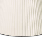 Table d'appoint moderne blanc amande avec conception résistante aux intempéries